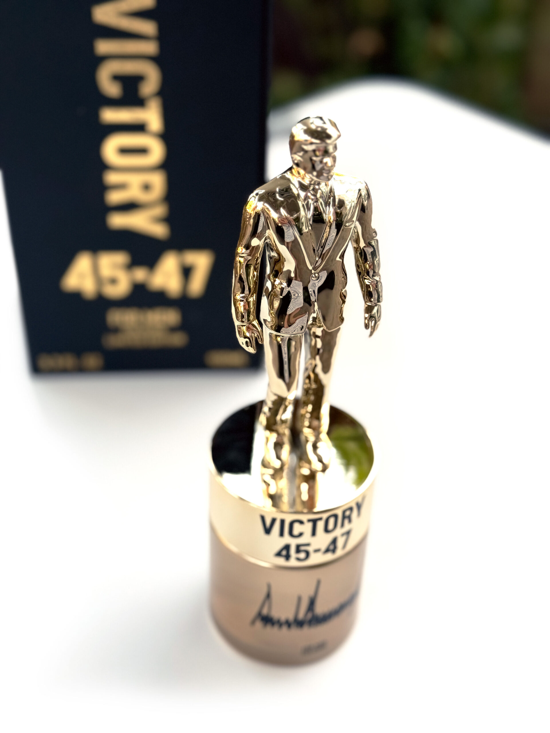 عطر ادکلن ویکتوری ۴۵-۴۷ پریزیدنت ترامپ - Victory 45-47 President Trump - بررسی، قیمت و خرید