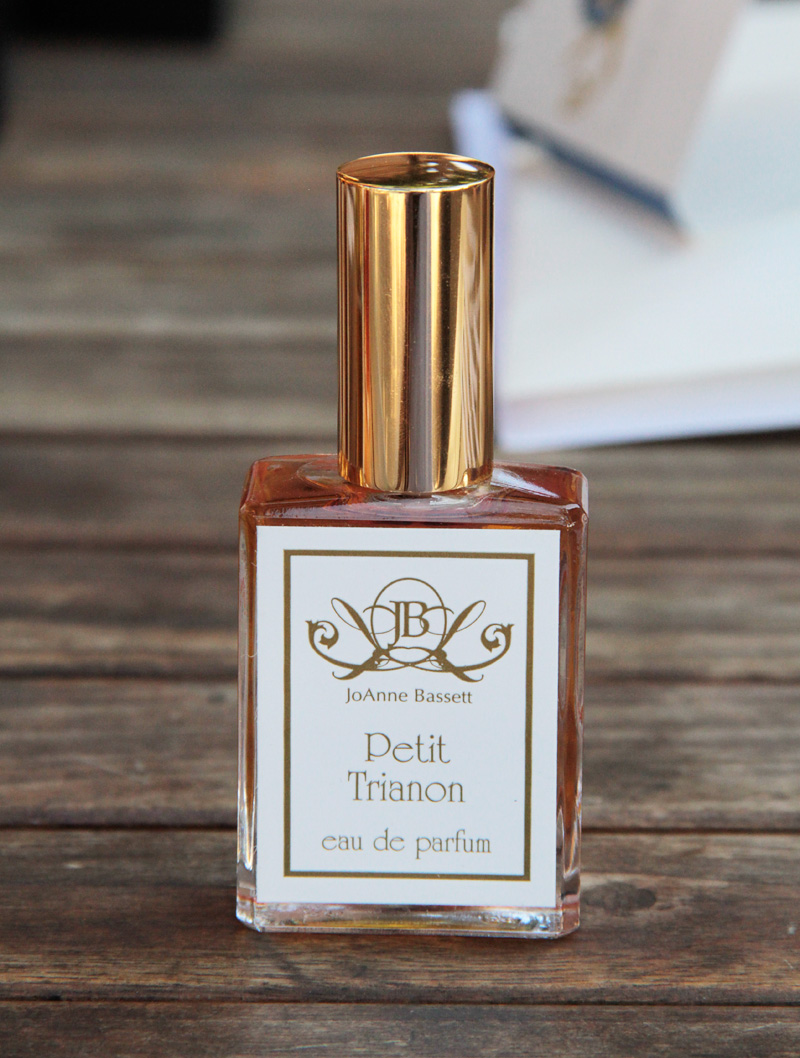عطر ادکلن پتی ترانون جوآن بسِت - Petit Trianon JoAnne Bassett - بررسی، قیمت و خرید