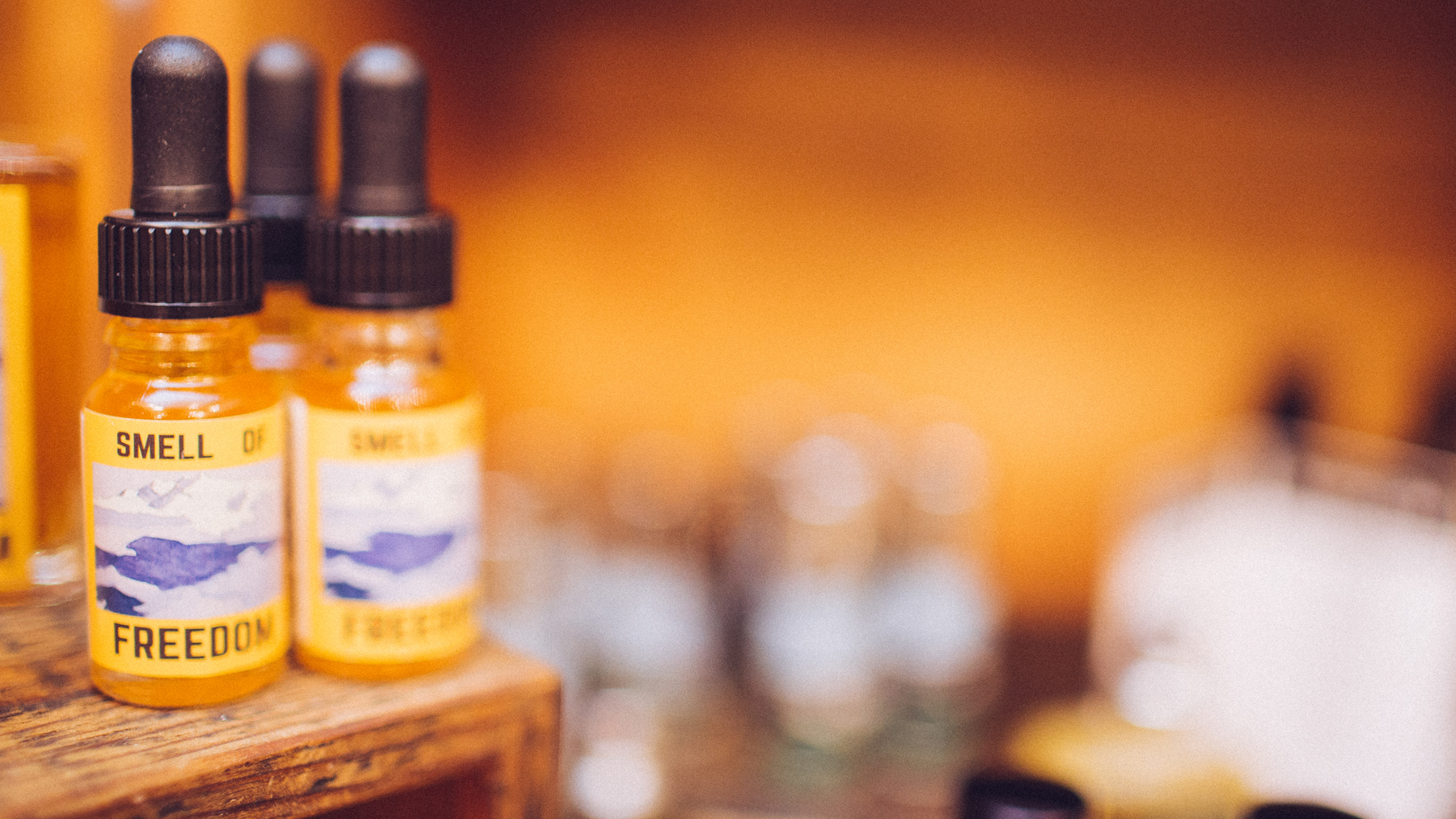 عطر ادکلن د اسمل آف فریدم لاش - The Smell of Freedom Lush - بررسی، قیمت و خرید