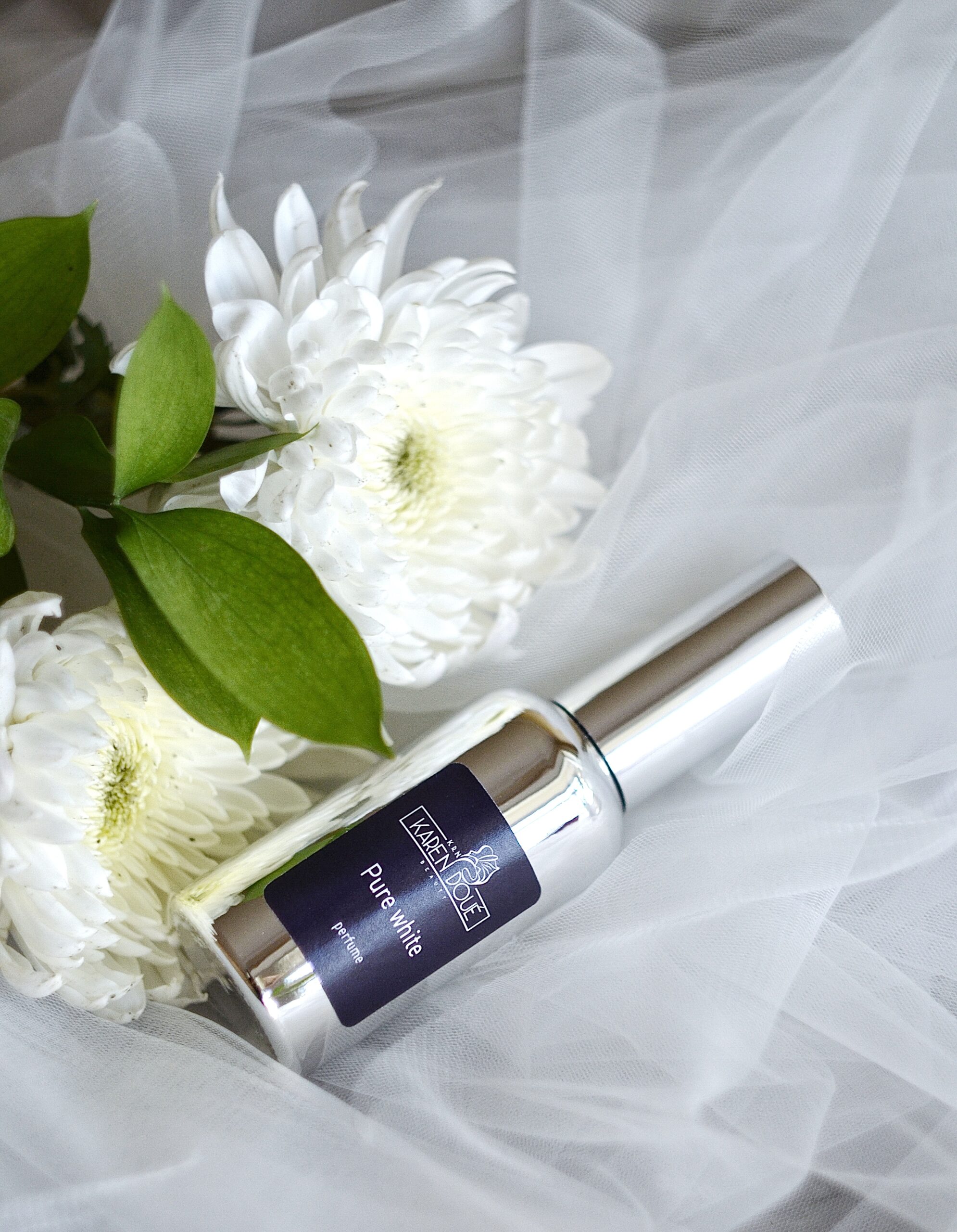 عطر ادکلن پیور وایت کارِن دوئه - Pure White Karen Doué - بررسی، قیمت و خرید