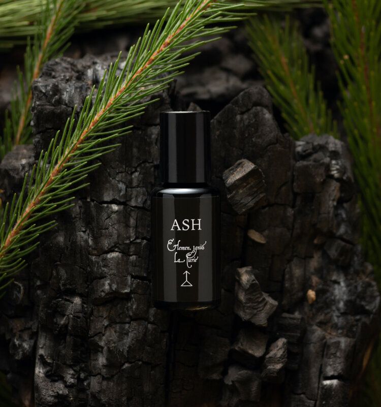 عطر ادکلن اَش لا کوری - Ash La Curie - بررسی، قیمت و خرید