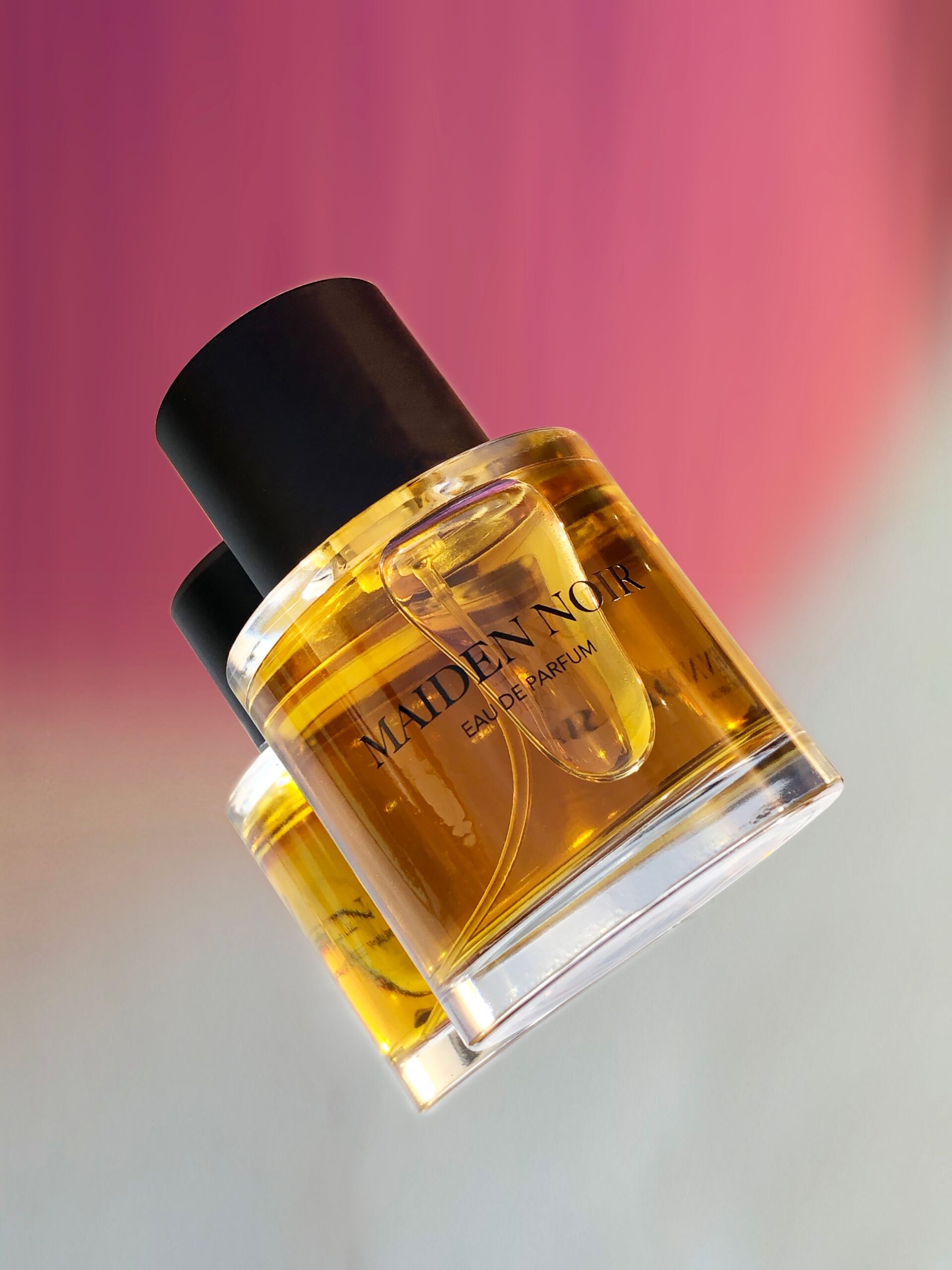 عطر ادکلن meyden noar مِیدِن نوآر - Maiden Noir Maiden Noir - بررسی، قیمت و خرید