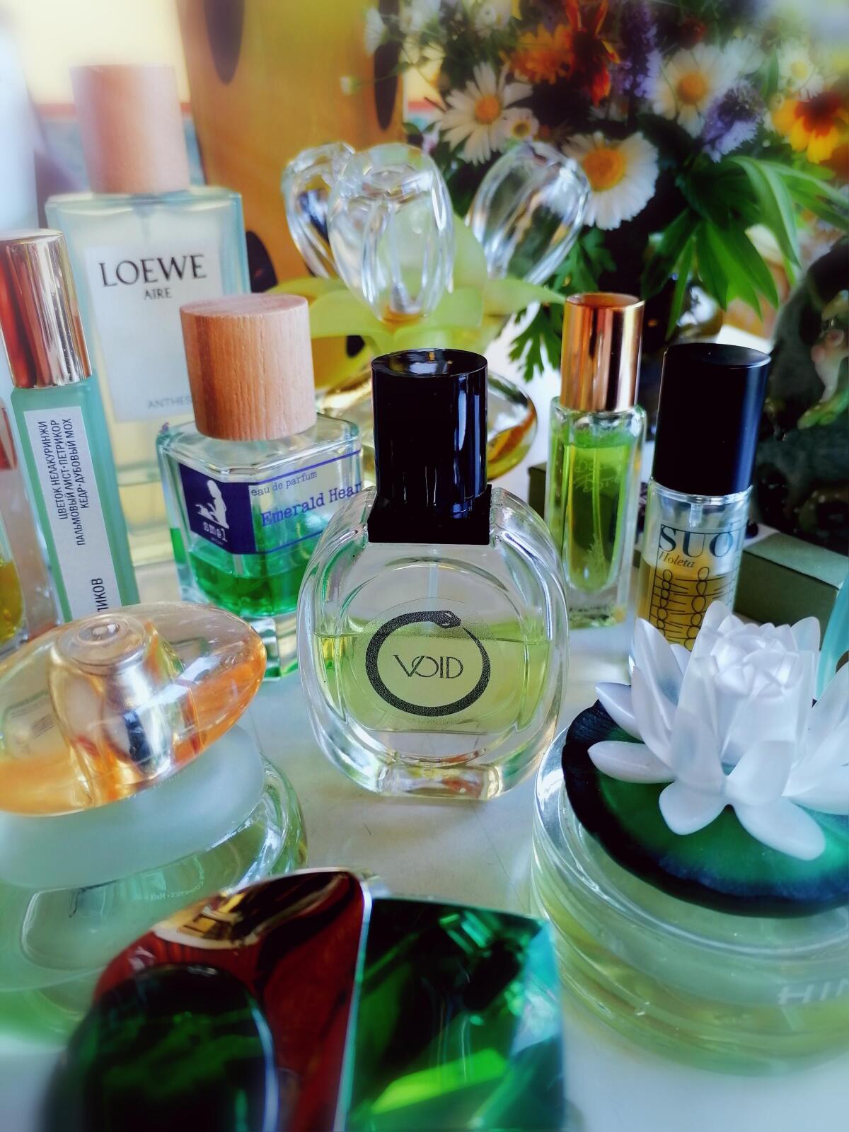 عطر ادکلن هینلی پور فم لورلیان - Hinlay pour Femme Lorelyane - بررسی، قیمت و خرید