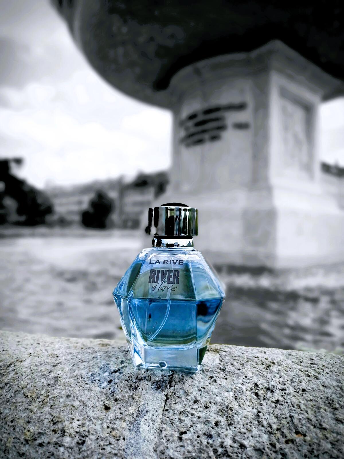 عطر ادکلن ریور آو لاو لاریو - River of Love La Rive - بررسی، قیمت و خرید