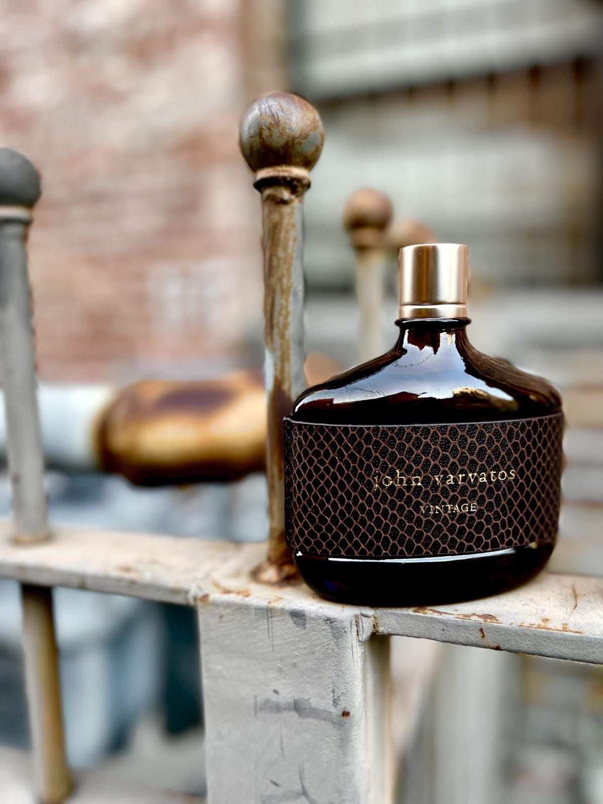 عطر ادکلن وینتج جان وارواتوس - Vintage John Varvatos - بررسی، قیمت و خرید