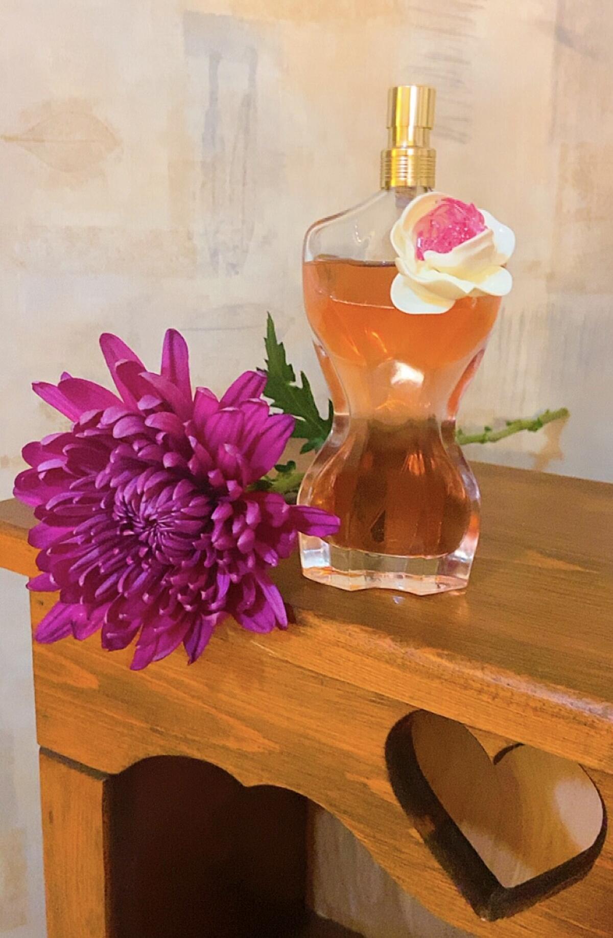 عطر ادکلن لا بل فلاور ادیشن ژان پل گوتیه - La Belle Flower Edition Jean Paul Gaultier - بررسی، قیمت و خرید