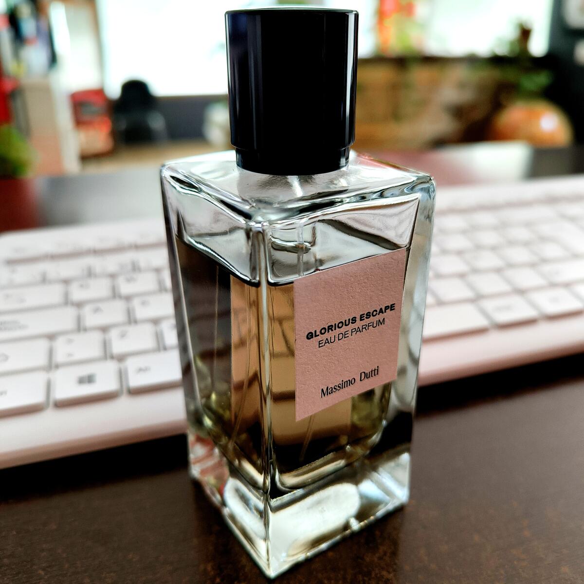 عطر ادکلن گلوریوس اسکِیپ او دو پرفیوم ماسیمو دوتی - Glorious Escape Eau de Parfum Massimo Dutti - بررسی، قیمت و خرید