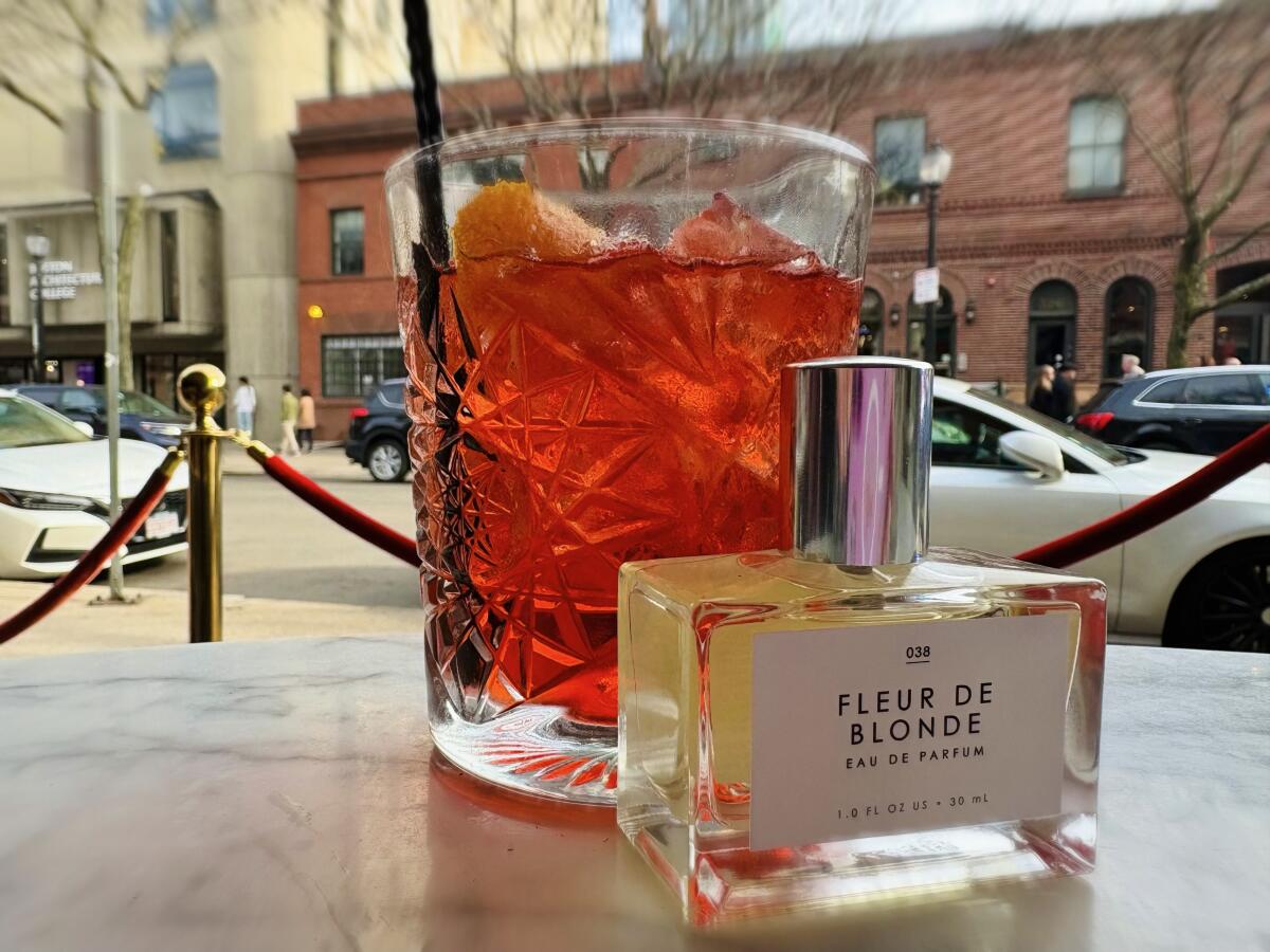 عطر ادکلن فلور د بلوند لوموند گورماند - Fleur de Blonde Le Monde Gourmand - بررسی، قیمت و خرید