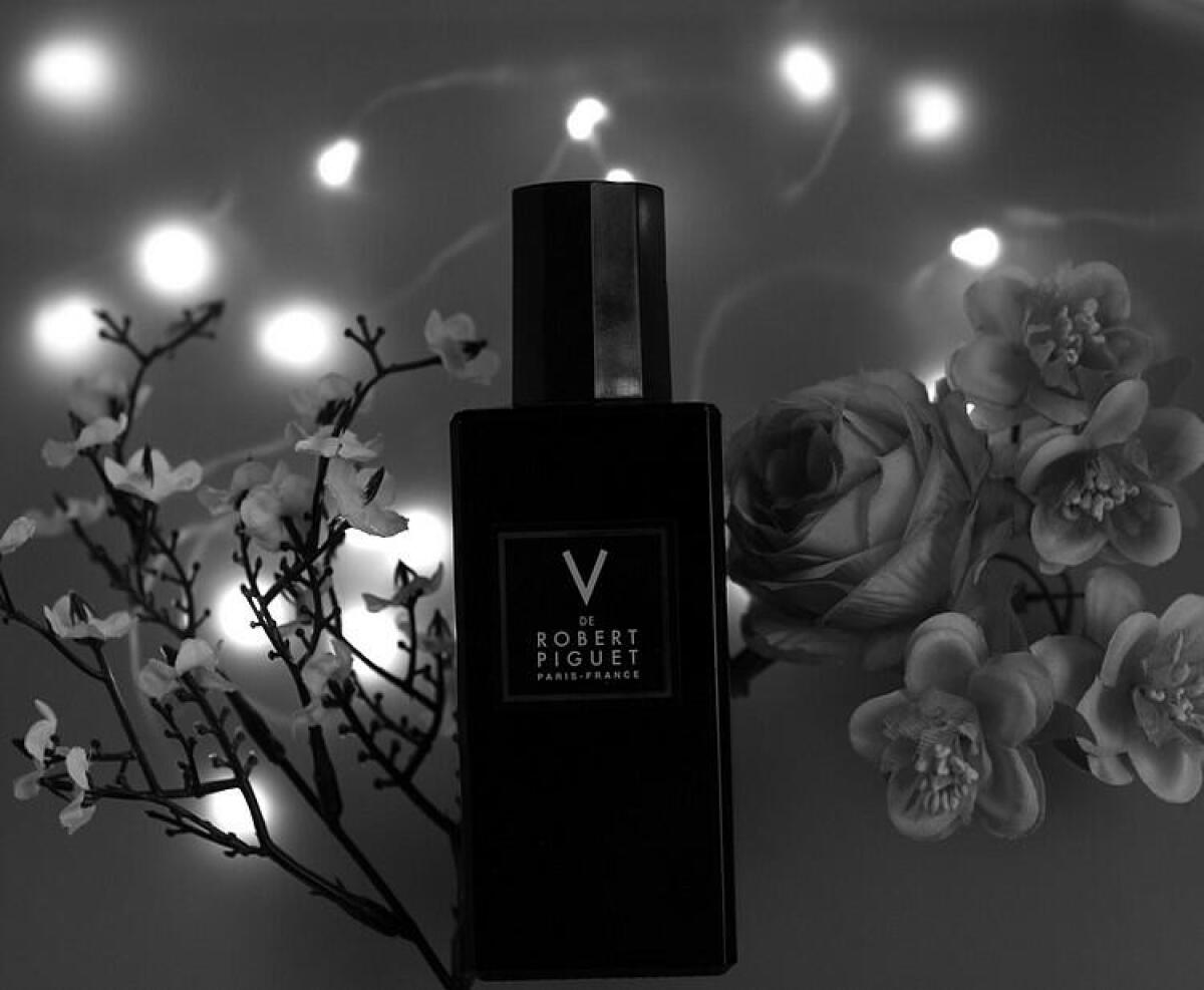 عطر ادکلن ویزا دو هزار و هفت رابرت پیگه - Visa 2007 Robert Piguet - بررسی، قیمت و خرید