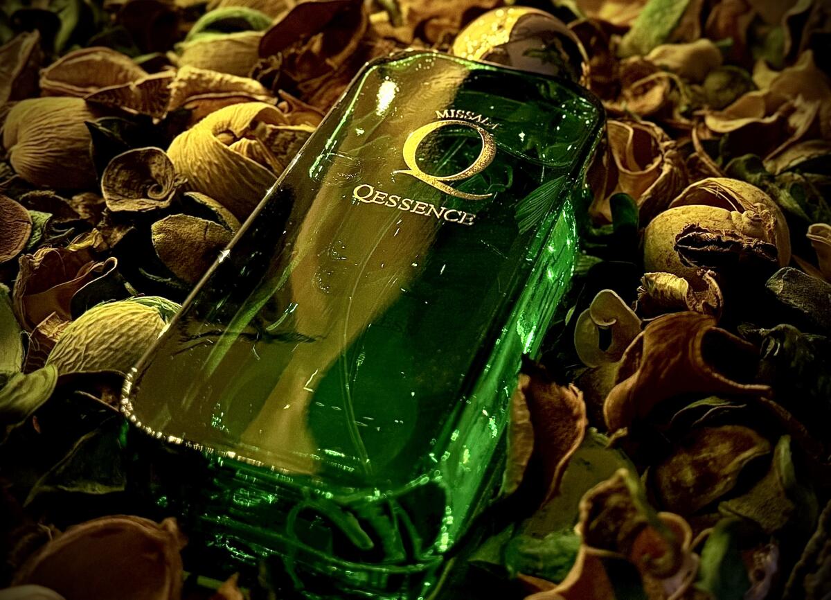 عطر ادکلن بله، البته لطفاً کلمه مورد نظر خود را ارائه دهید تا بتوانم تلفظ‌های مختلف آن را به شما بدهم. میسالا - Qessence Missala - بررسی، قیمت و خرید