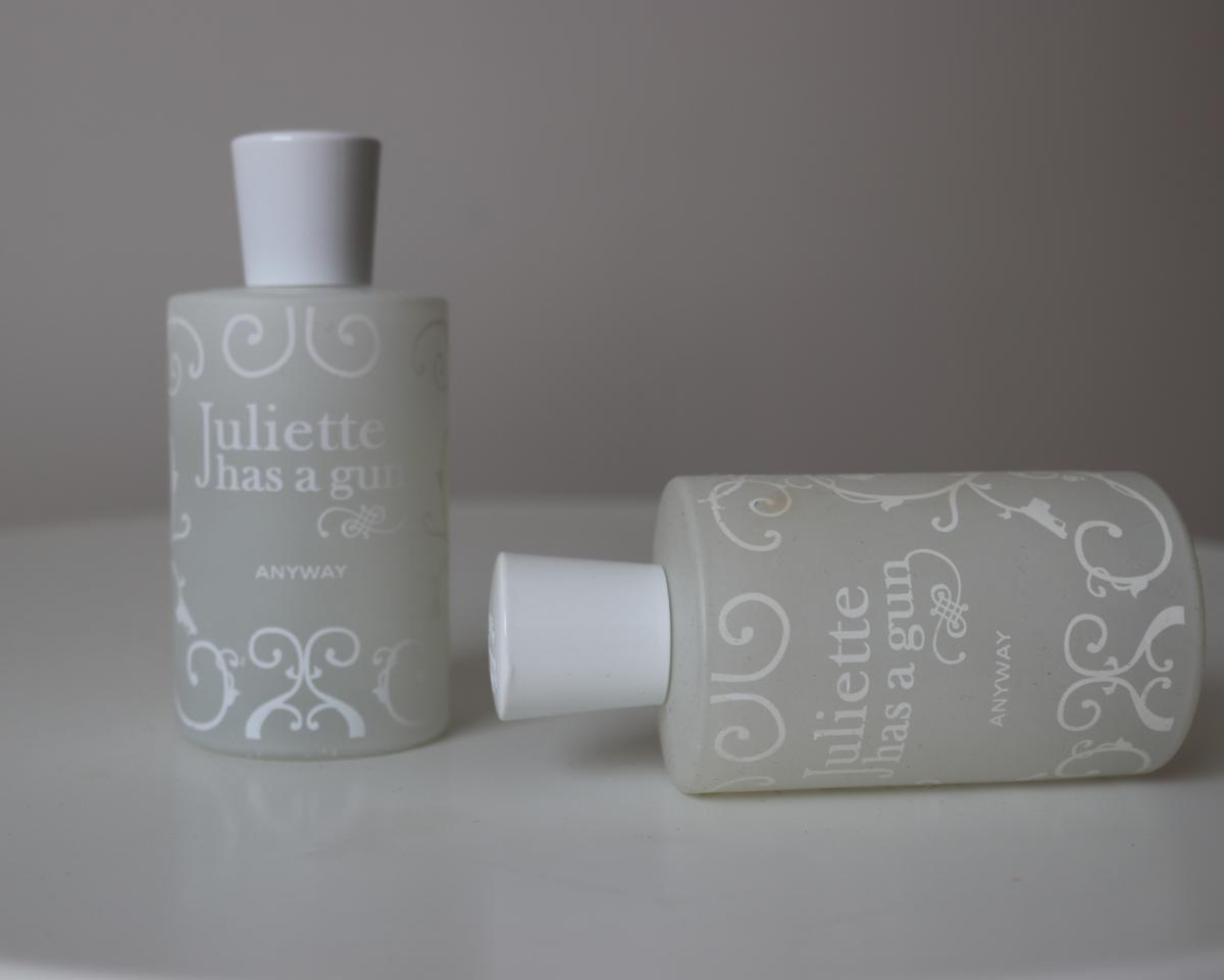 عطر ادکلن انیوی جولیت هز ای گان - Anyway Juliette Has A Gun - بررسی، قیمت و خرید