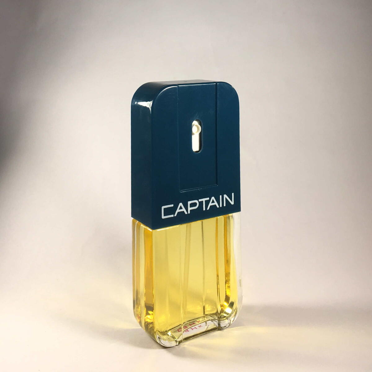 عطر ادکلن کاپیتان او دو تویلت مالینو - Captain Eau de Toilette (1975) Molyneux - بررسی، قیمت و خرید