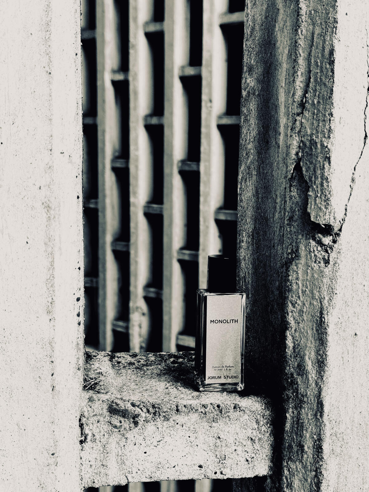 عطر ادکلن مونولیت جرم استودیو - Monolith Jorum Studio - بررسی، قیمت و خرید