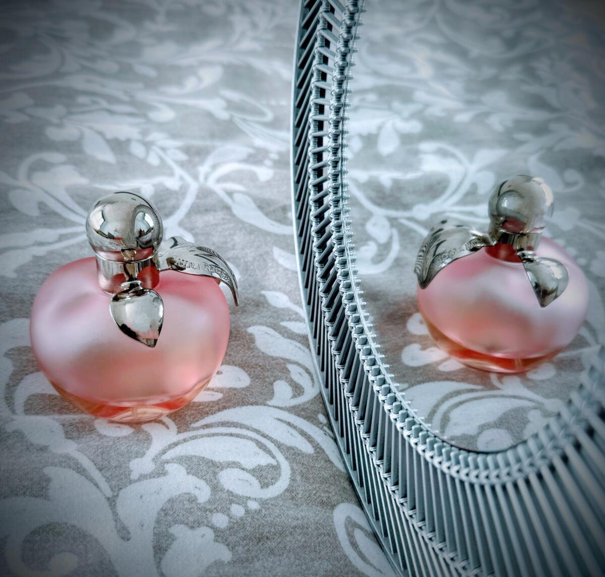 عطر ادکلن نینا لئو نینا ریچی - Nina L’Eau Nina Ricci - بررسی، قیمت و خرید