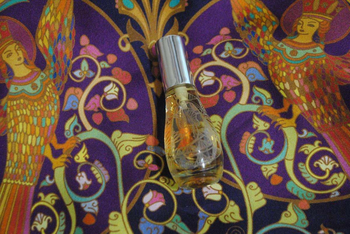 عطر ادکلن ژار-پتیسا لادنیکا - Zhar-Ptitsa Жар-Птица Ladanika - بررسی، قیمت و خرید