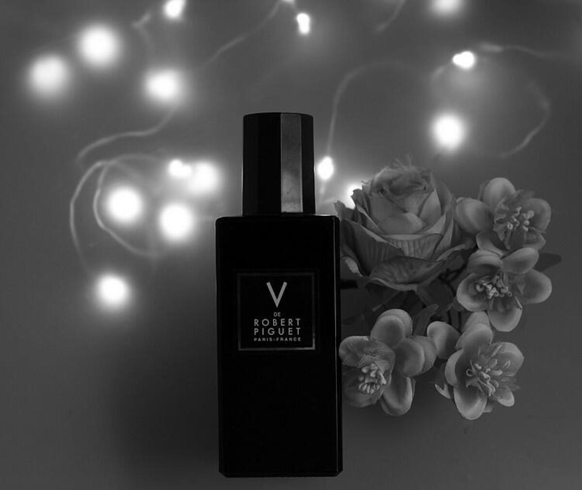 عطر ادکلن ویزا دو هزار و هفت رابرت پیگه - Visa 2007 Robert Piguet - بررسی، قیمت و خرید