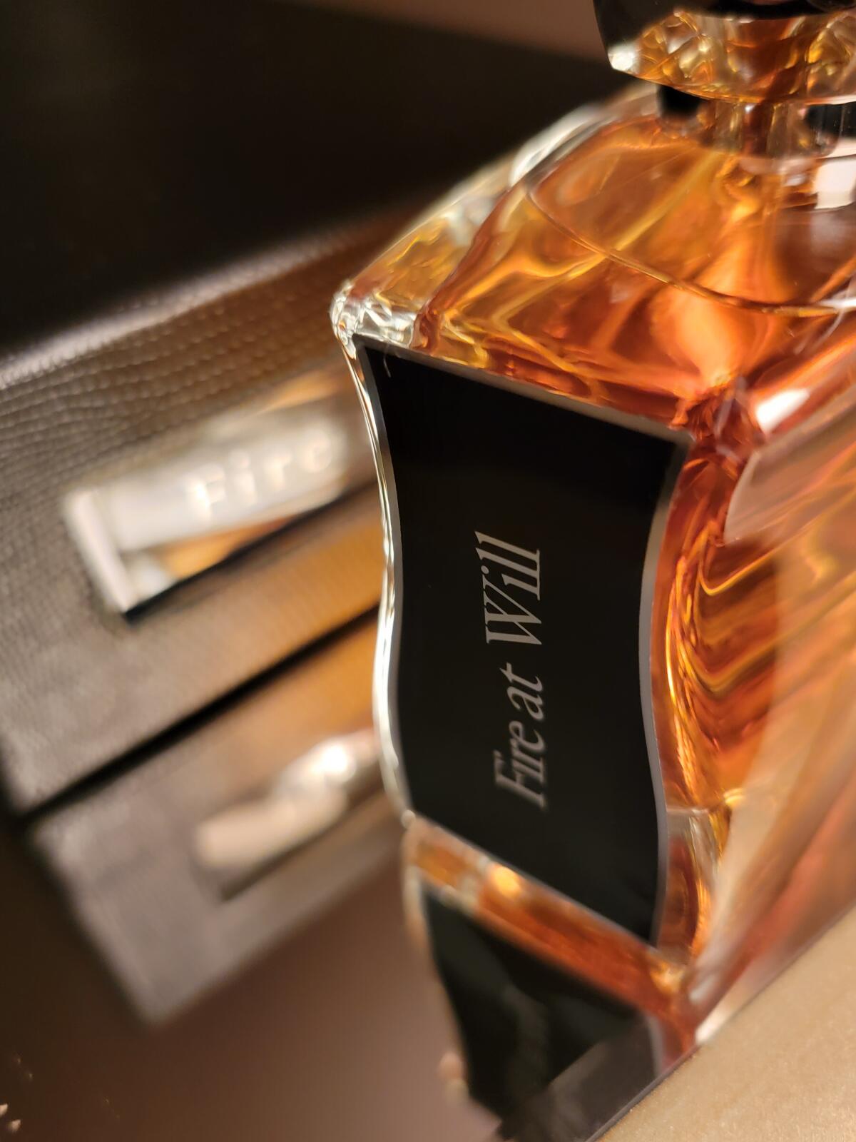 عطر ادکلن فایر ات ویل ژووی پاریس - Fire At Will Jovoy Paris - بررسی، قیمت و خرید