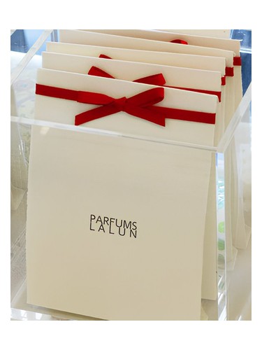 عطر ادکلن قاجار رز پرفیومز لالون - Qajar Rose Parfums Lalun - بررسی، قیمت و خرید