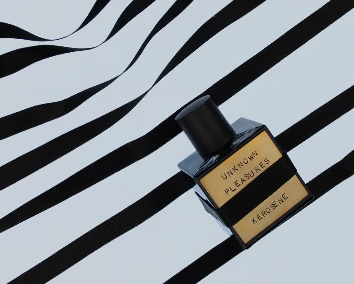 عطر ادکلن آنکَون پِلِژِرز کروزین - Unknown Pleasures Kerosene - بررسی، قیمت و خرید