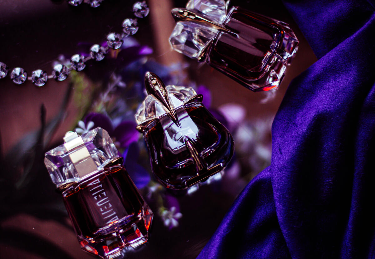 عطر ادکلن آلین اسنس ابسولو موگلر - Alien Essence Absolue Mugler - بررسی، قیمت و خرید