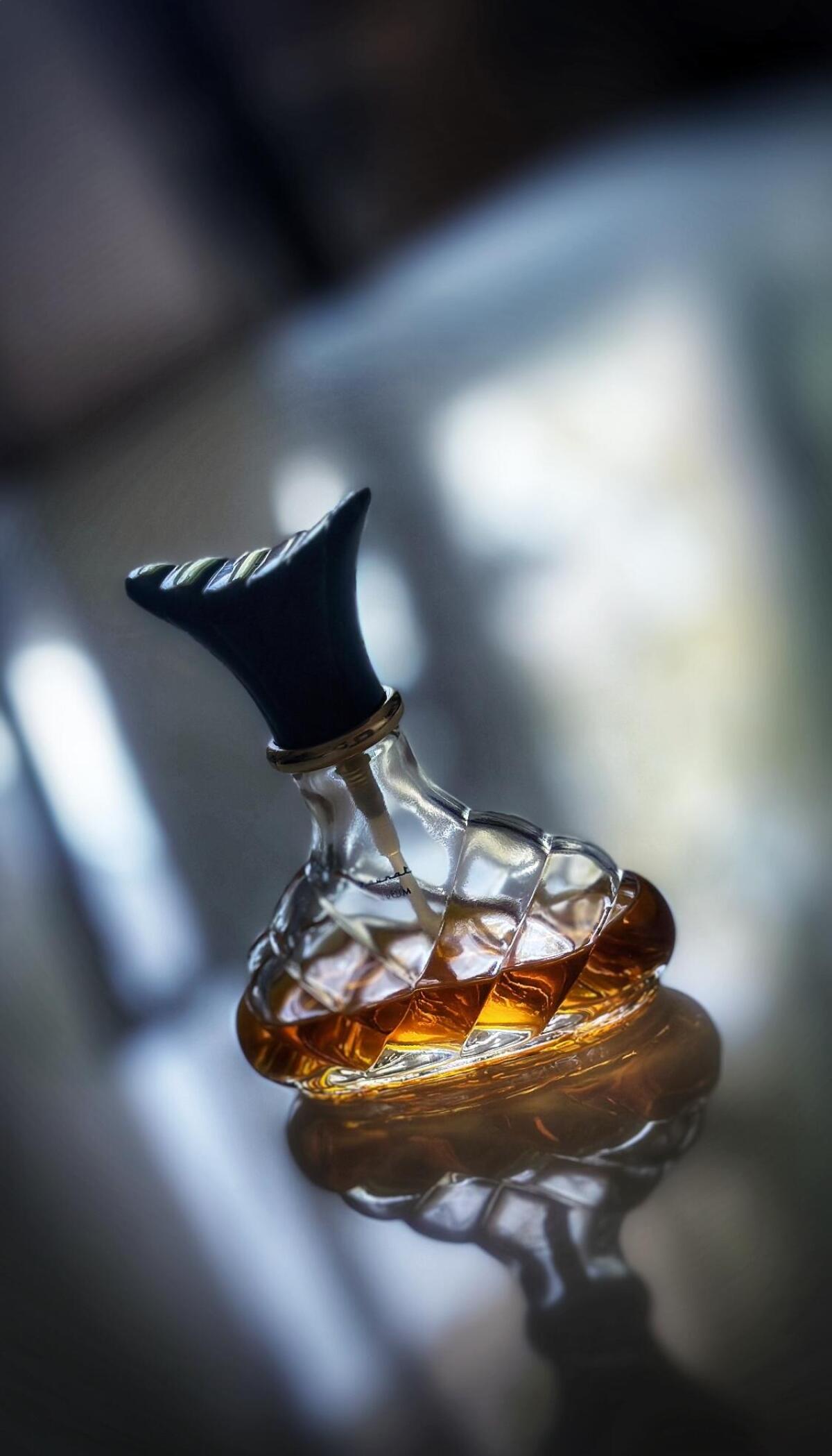 عطر ادکلن زینت پرفیوم زینت - Zeenat Parfums Zeenat - بررسی، قیمت و خرید