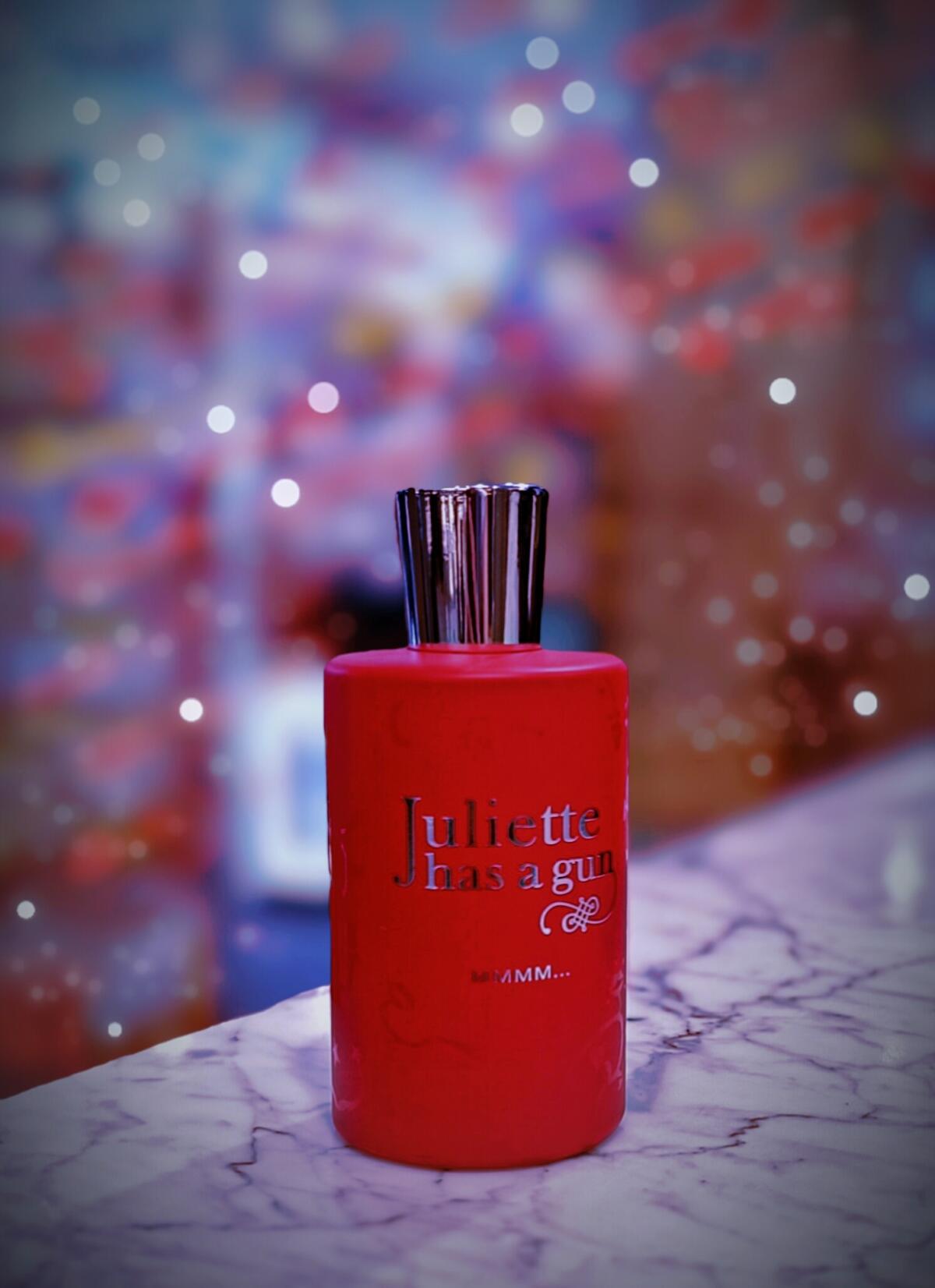 عطر ادکلن اممم ژولیت هز اِ گان - Mmmm... Juliette Has A Gun - بررسی، قیمت و خرید