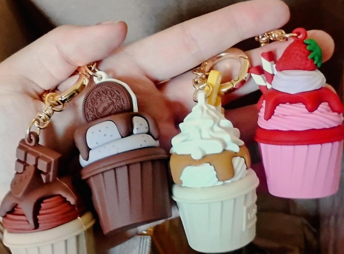 عطر ادکلن بری آن تاپ لطافه - Berry On Top Lattafa Perfumes - بررسی، قیمت و خرید