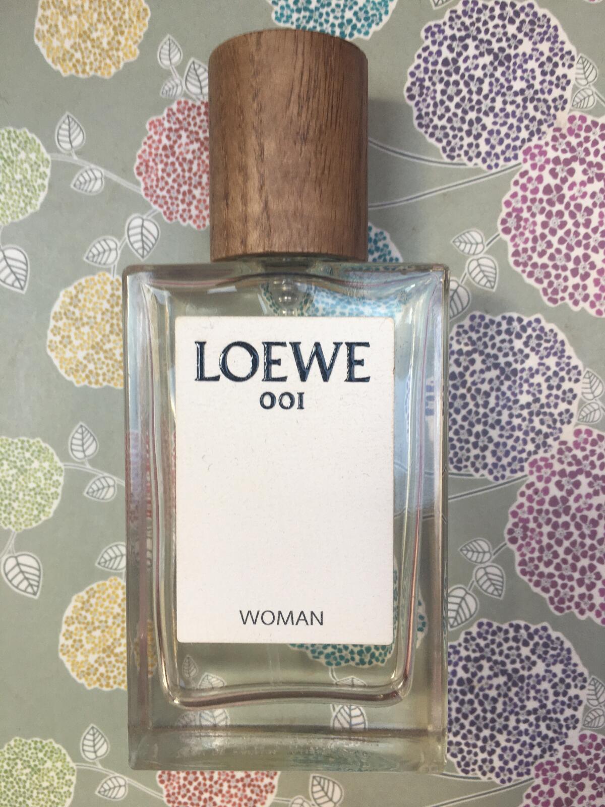 عطر ادکلن لووه ۰۰۱ وومن لووه - Loewe 001 Woman Loewe - بررسی، قیمت و خرید