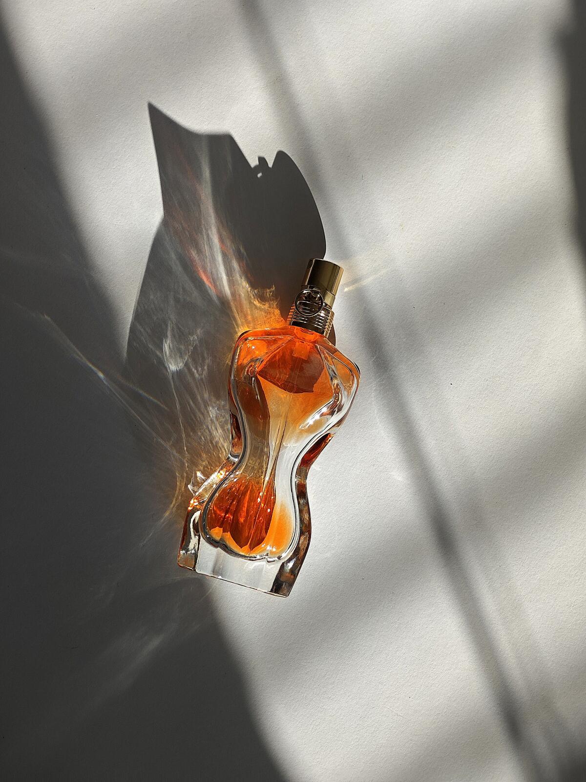 عطر ادکلن کلاسیک اسنس د پرفیوم ژان پل گوتیه - Classique Essence de Parfum Jean Paul Gaultier - بررسی، قیمت و خرید