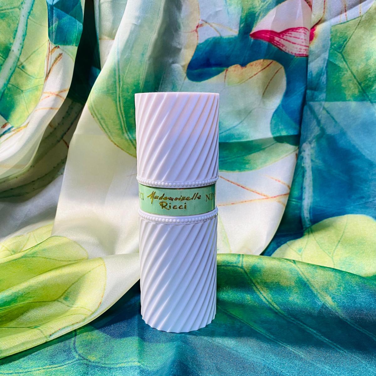 عطر ادکلن مادموازل ریکی نینا ریچی - Mademoiselle Ricci (1967) Nina Ricci - بررسی، قیمت و خرید