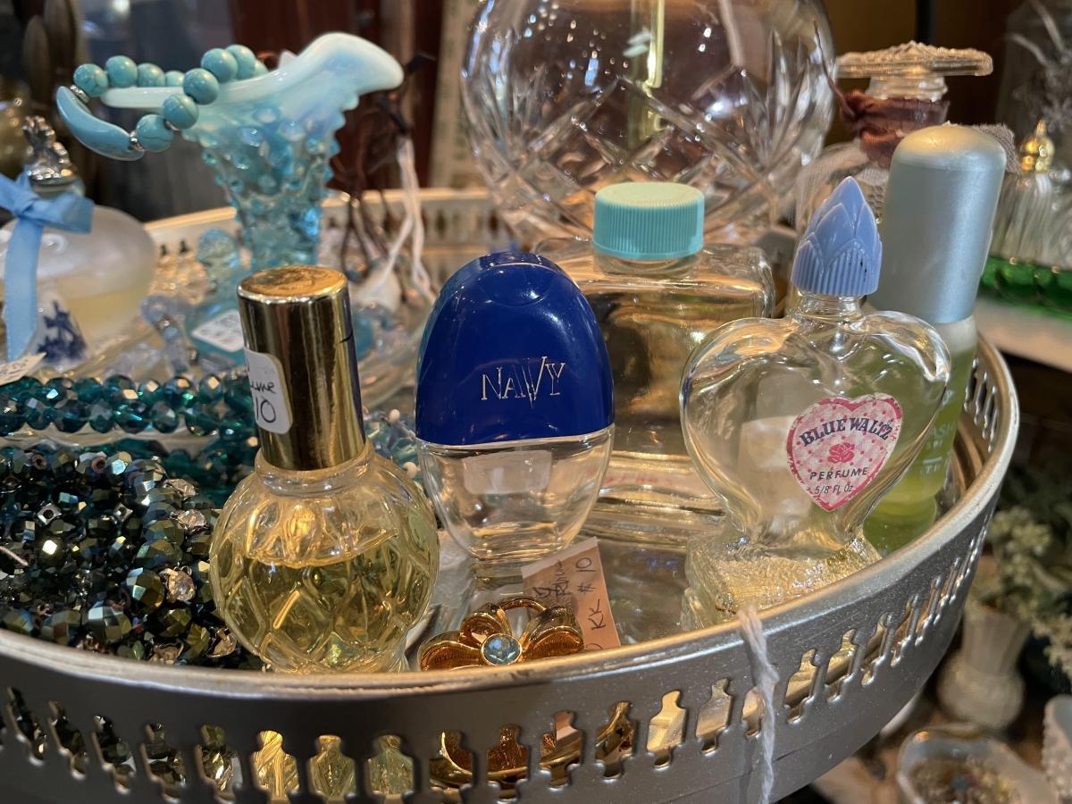 عطر ادکلن بلو والتز ژوبرت - Blue Waltz Joubert - بررسی، قیمت و خرید