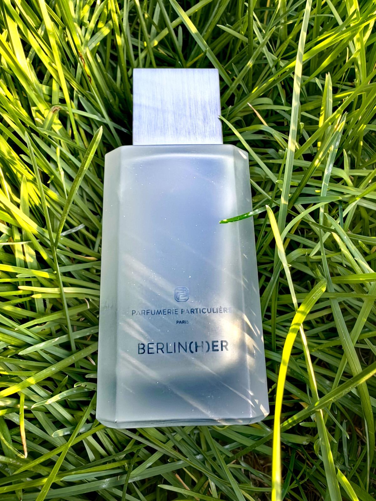 عطر ادکلن برلینر پرفیومری پارتی‌کولیه - Berlin(h)er Parfumerie Particulière - بررسی، قیمت و خرید
