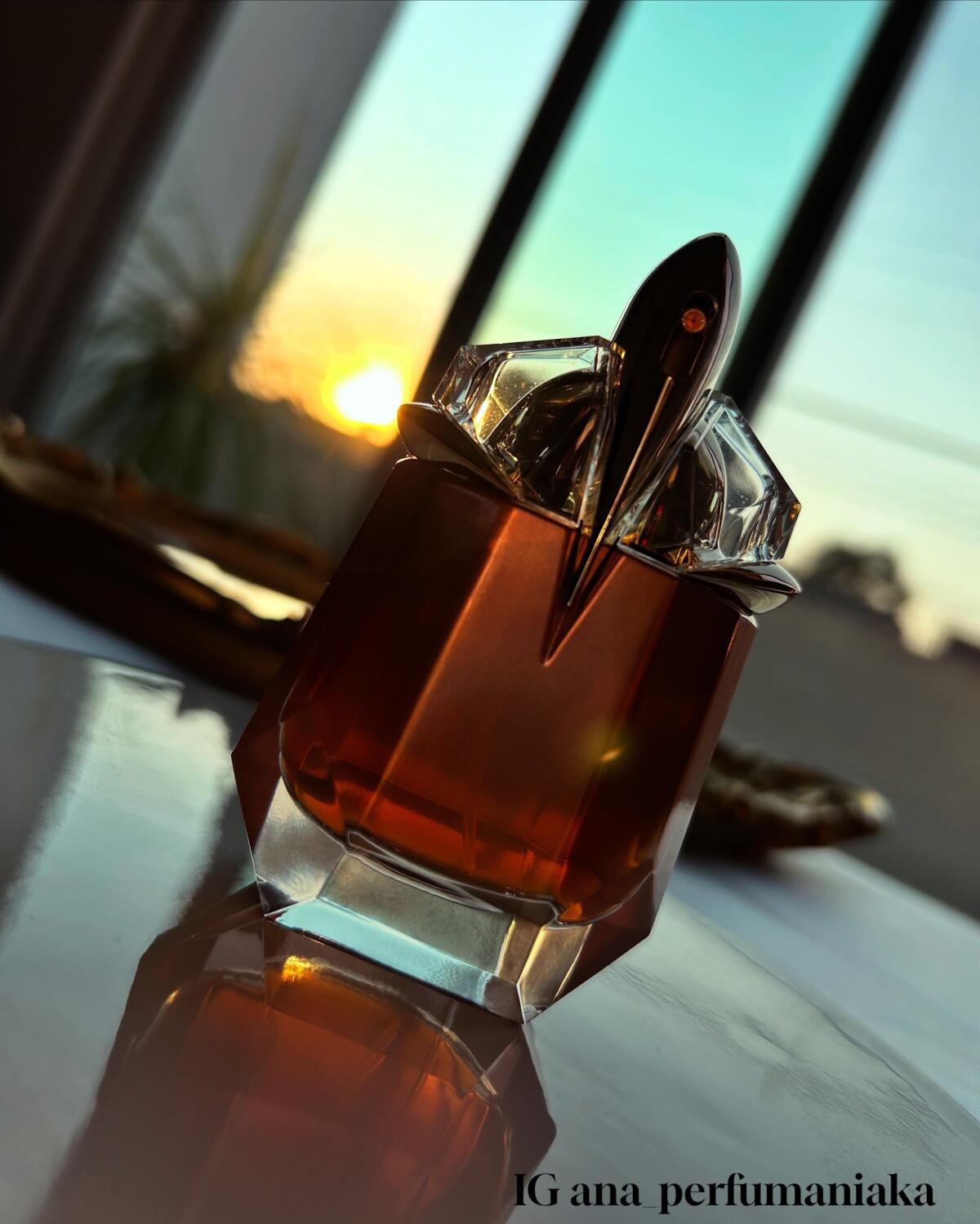 عطر ادکلن آلین گودس سوپرا فلوراله موگلر - Alien Goddess Supra Florale Mugler - بررسی، قیمت و خرید