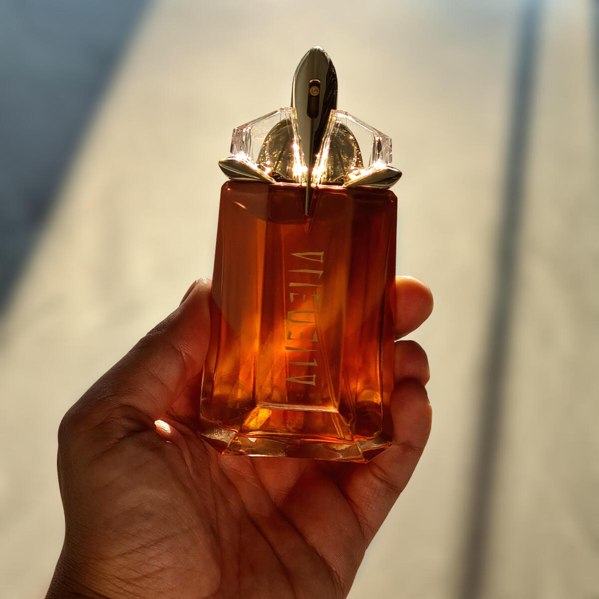 عطر ادکلن آلین گودس سوپرا فلوراله موگلر - Alien Goddess Supra Florale Mugler - بررسی، قیمت و خرید