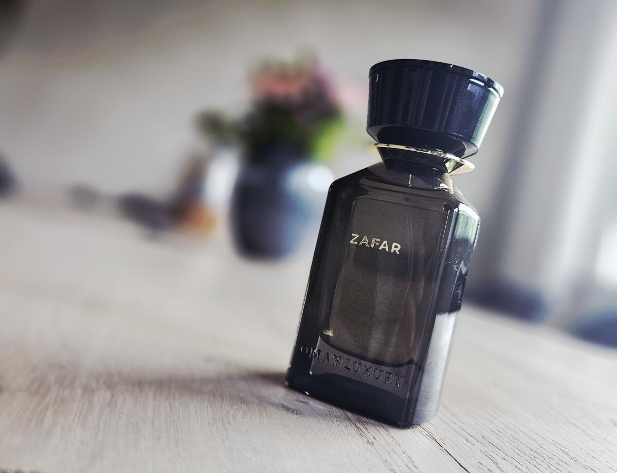 عطر ادکلن ظفر عمان لاکچری - Zafar Omanluxury - بررسی، قیمت و خرید