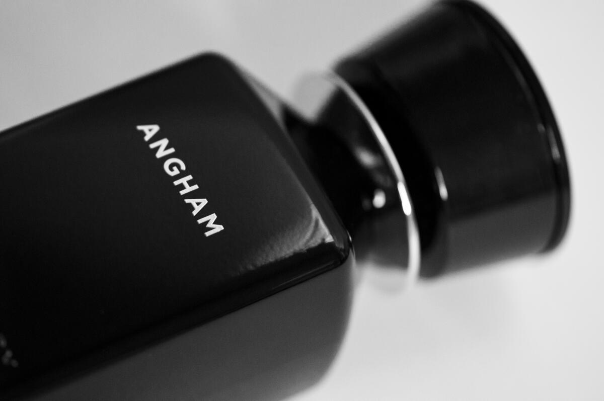 عطر ادکلن انغام اومان لاکچری - Angham Omanluxury - بررسی، قیمت و خرید