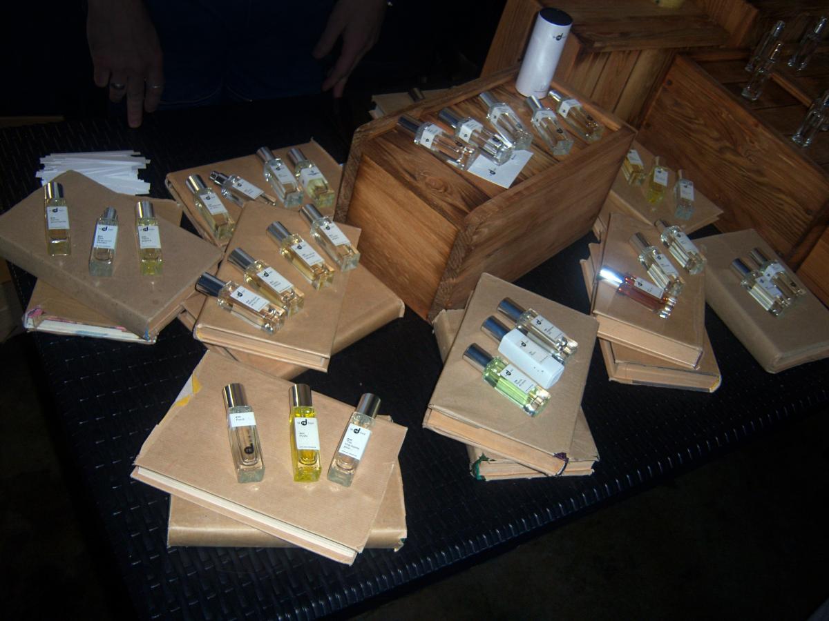 عطر ادکلن پوارو له ره نوار - #355 Poirot Le Ré Noir - بررسی، قیمت و خرید