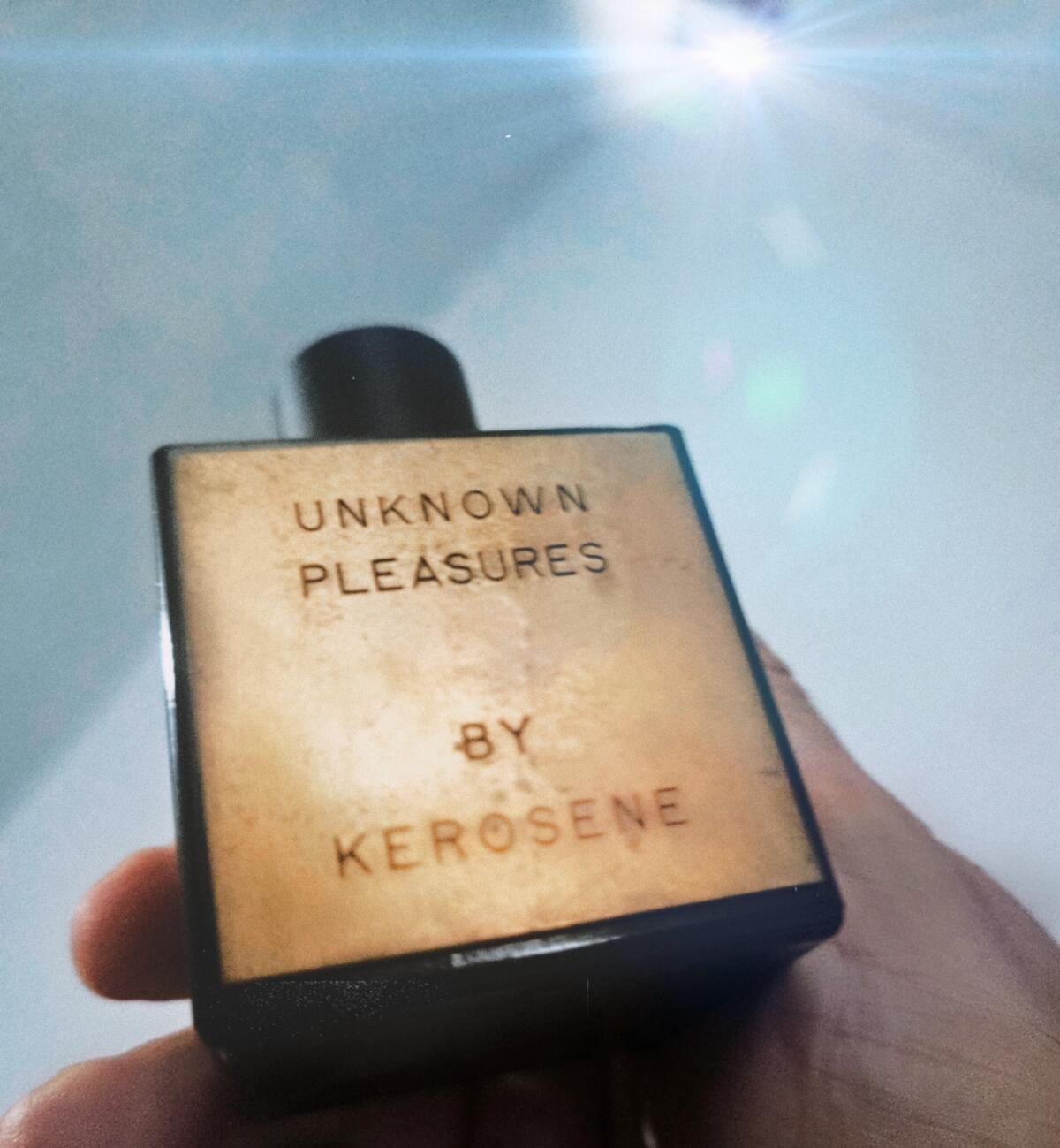 عطر ادکلن آنکَون پِلِژِرز کروزین - Unknown Pleasures Kerosene - بررسی، قیمت و خرید