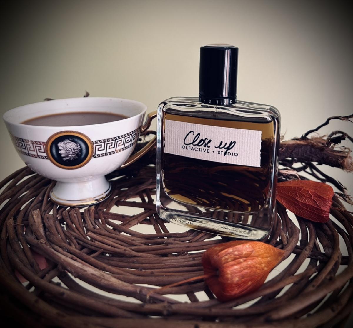 عطر ادکلن کِلوزآپ اُلفکتیو استودیو - Close Up Olfactive Studio - بررسی، قیمت و خرید