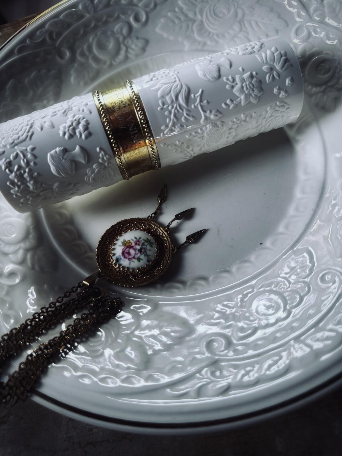 عطر ادکلن نینا نینا ریچی - Nina (1987) Nina Ricci - بررسی، قیمت و خرید