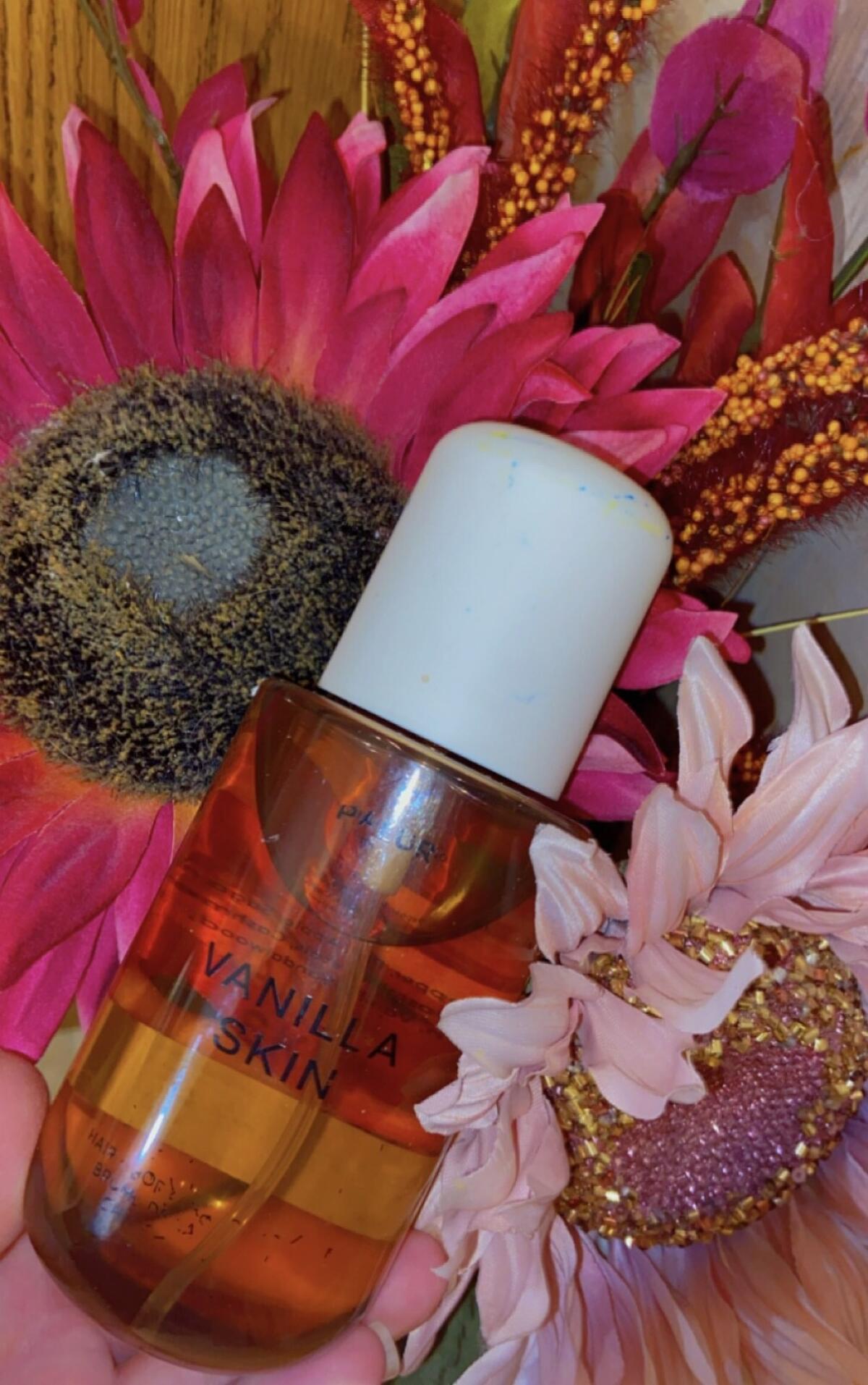 عطر ادکلن ونیا اسکین فلور - Vanilla Skin Phlur - بررسی، قیمت و خرید