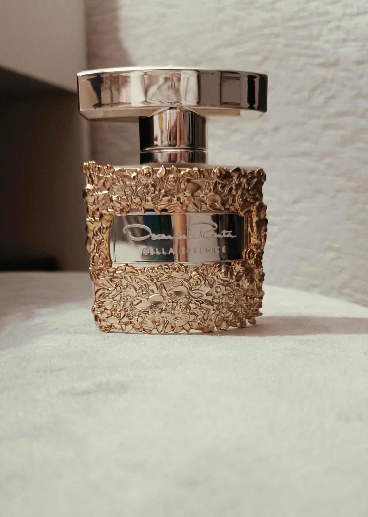 عطر ادکلن بلا اسنس اسکار د لا رنتا - Bella Essence Oscar de la Renta - بررسی، قیمت و خرید