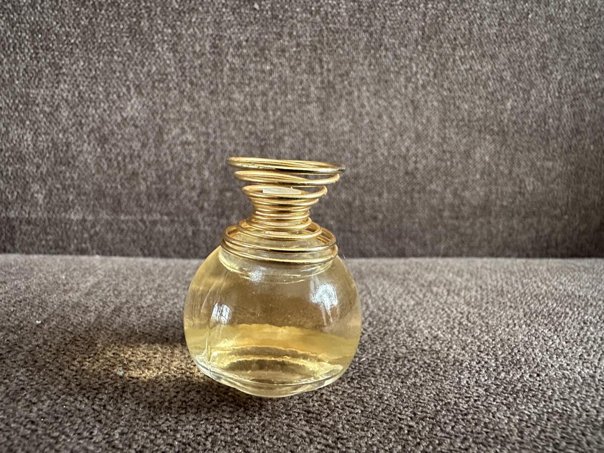 عطر ادکلن سه ماجیک کس‌لینگ - C'est Magique Kesling - بررسی، قیمت و خرید