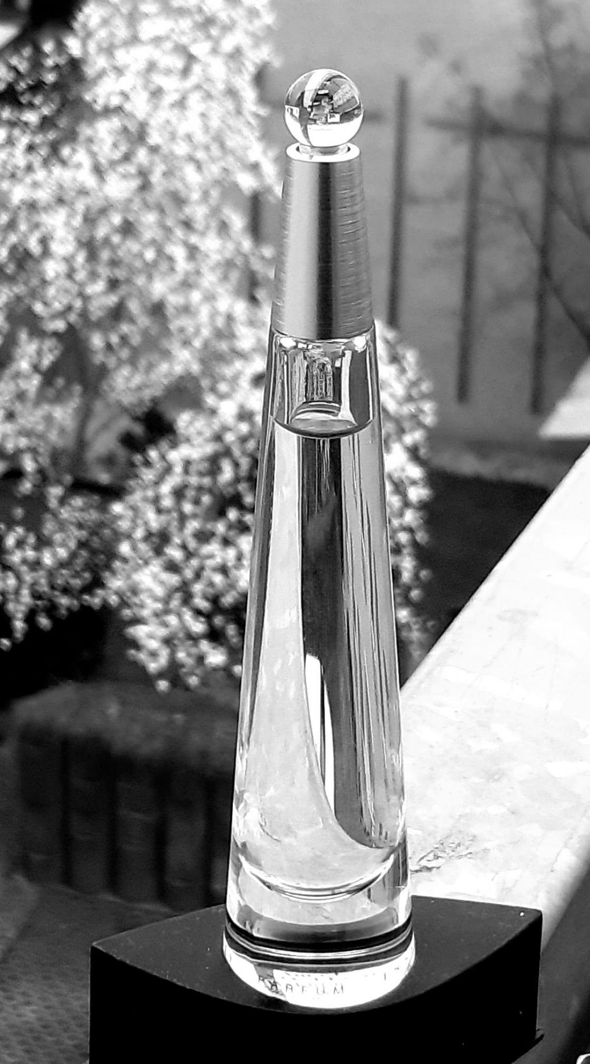 عطر ادکلن لو دی ایسه پارفوم ایسه میاکه - L'Eau d'Issey Parfum Issey Miyake - بررسی، قیمت و خرید