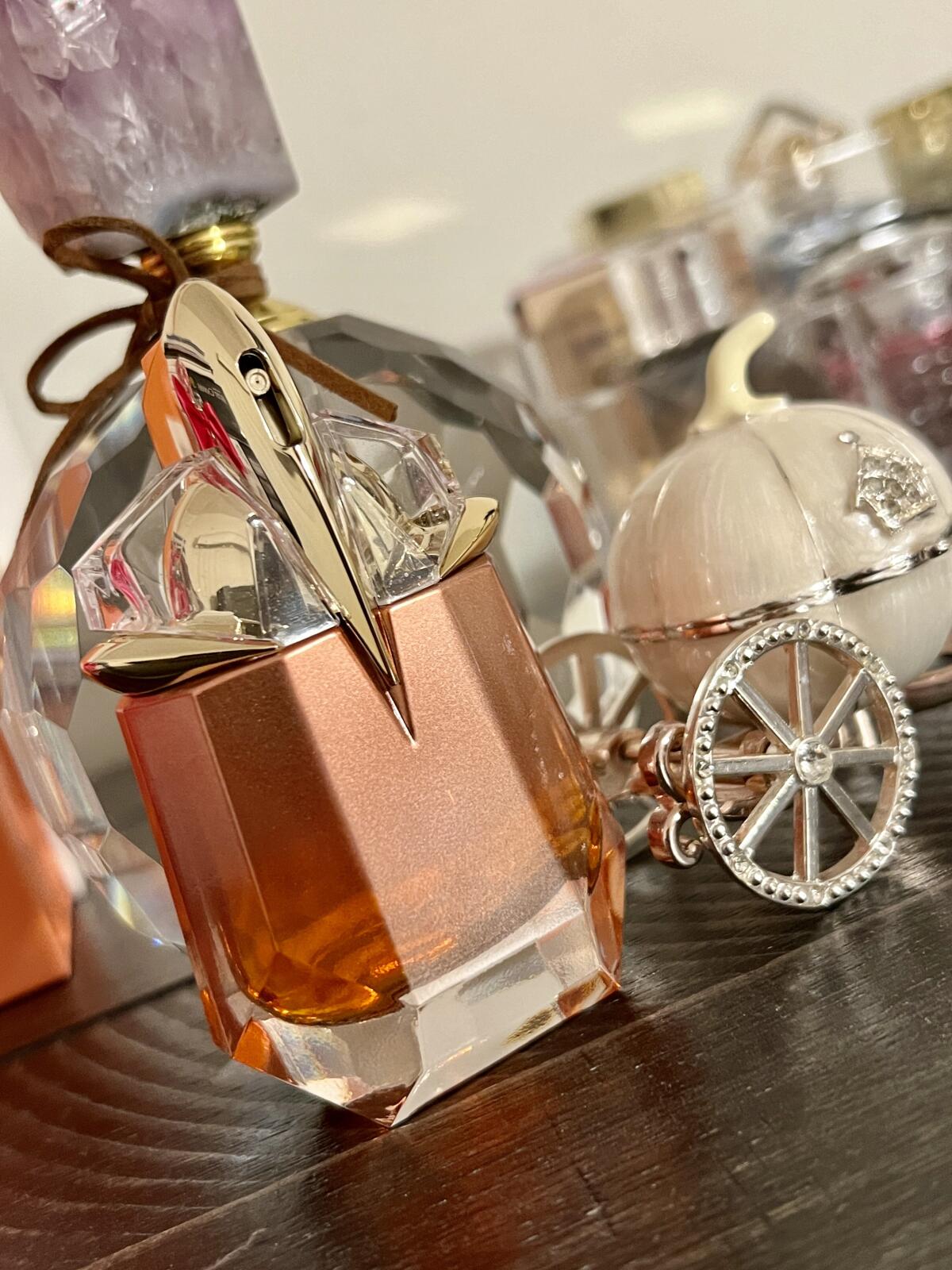 عطر ادکلن آلین گودس سوپرا فلوراله موگلر - Alien Goddess Supra Florale Mugler - بررسی، قیمت و خرید