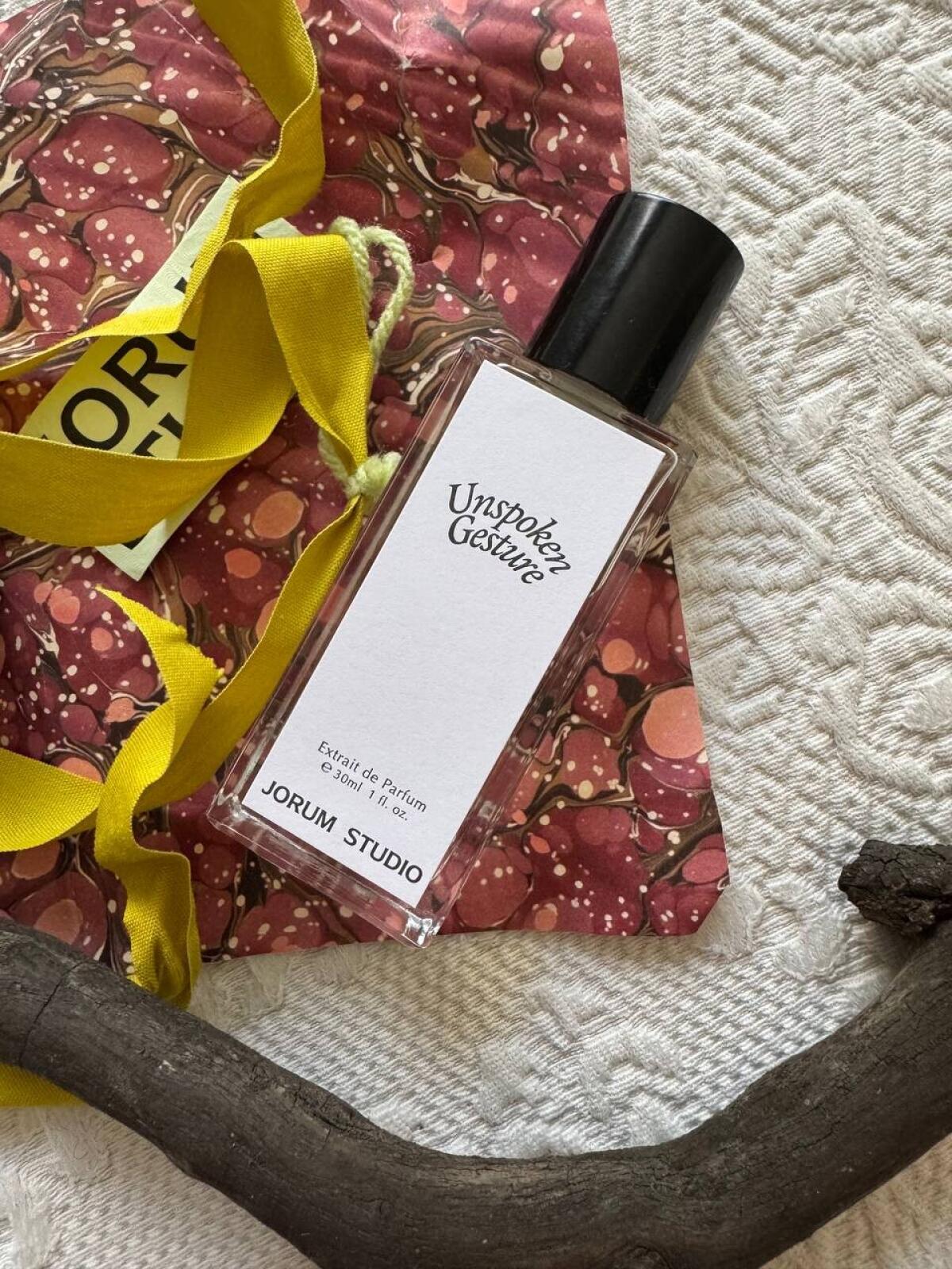 عطر ادکلن آنسپکن جسچر جروم استودیو - Unspoken Gesture Jorum Studio - بررسی، قیمت و خرید