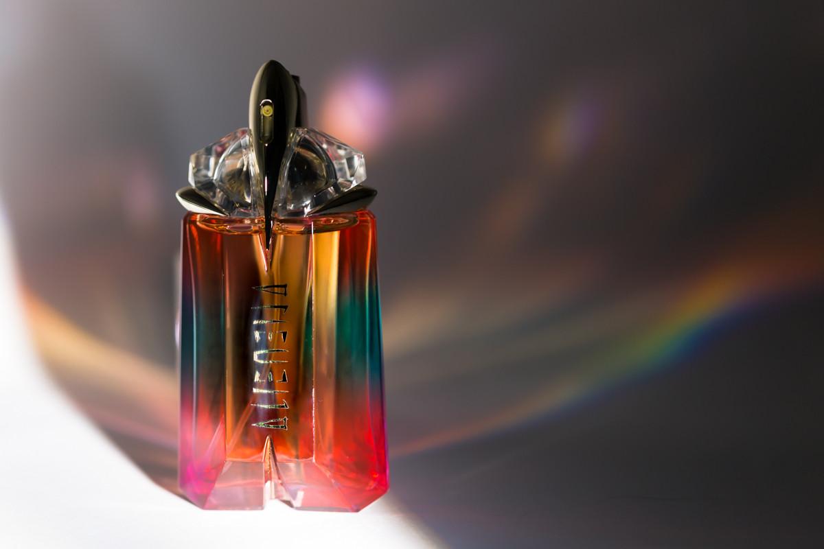 عطر ادکلن اِیلیِن وی آر آل اِیلیِن کالِکتِر اِدیشِن موگلر - Alien We Are All Alien Collector Edition Mugler - بررسی، قیمت و خرید