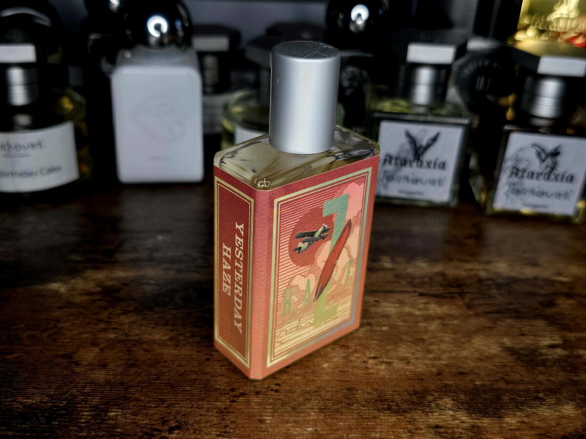 عطر ادکلن یستردی هیز ایمجینری آتورز - Yesterday Haze Imaginary Authors - بررسی، قیمت و خرید