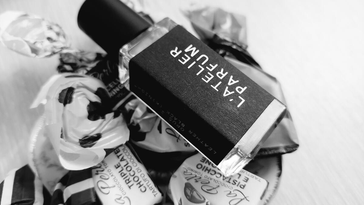 عطر ادکلن لدِر بِلَک نایت لاتلیه پرفیوم - Leather Black (K)night L'Atelier Parfum - بررسی، قیمت و خرید