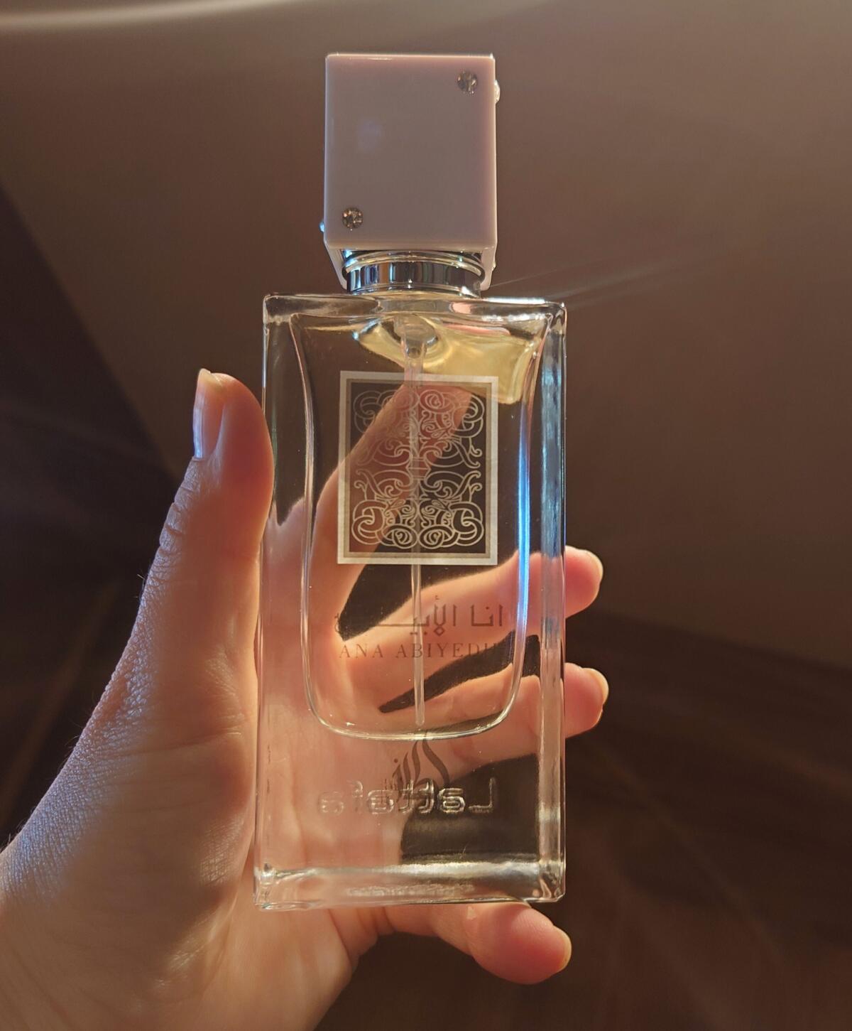 عطر ادکلن آنا عبید لطافه پرفیوم - Ana Abiyedh Lattafa Perfumes - بررسی، قیمت و خرید